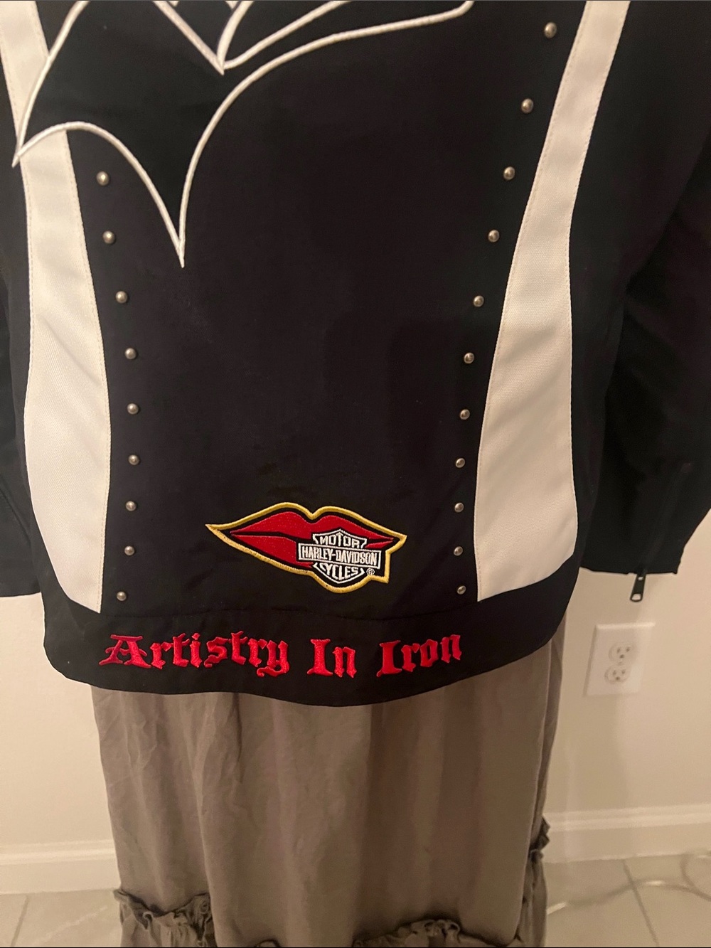Harley-Davidson Black, White & Red Studded Bomber Jacket woman size - Picture 8 of 8